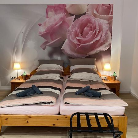 Home-Rose-Garden-Gaestehaus Kontaktloser Zugang 뒤셀도르프 외부 사진
